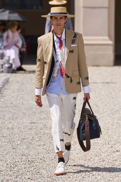 Look 14